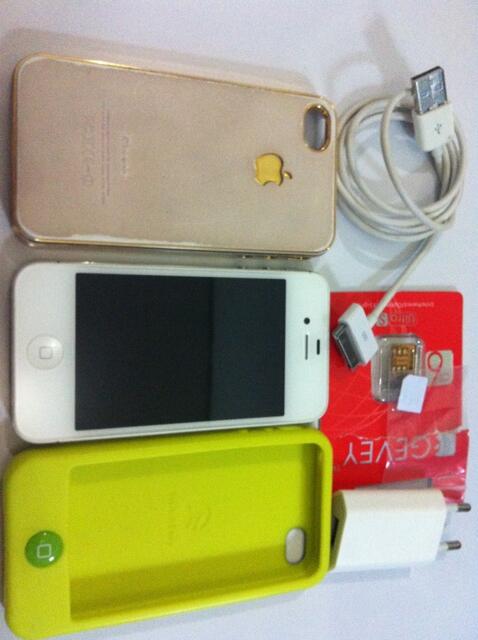 iPhone 4s 32gb White SU uncloked by Gevey MURAH siap pakai