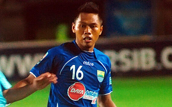 100 Jersey Sepakbola Terbaik 2012-2013