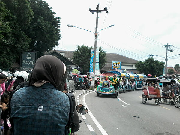 UPACARA ADAT KERATON YOGYAKARTA BERNAMA GREBEG