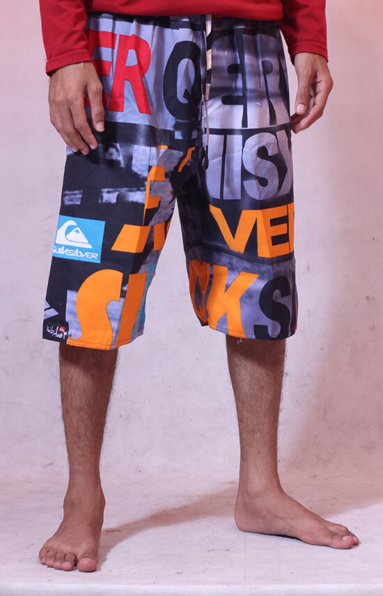 CELANA PENDEK PANTAI / SHORT BOARD QuickSilver (CLOTH.03 STORE)