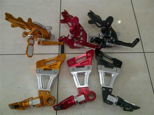 Cari FOOTSTEP UNDERBONE NUI REPLIKA M-SATO SATRIA FU 