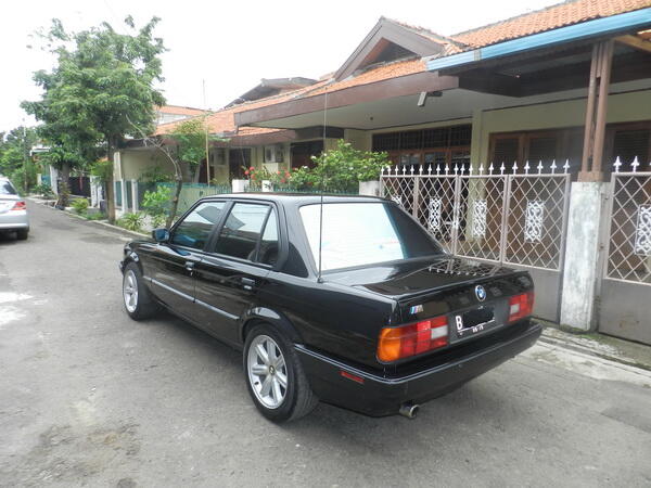 BMW 318i M40 E30 TAHUN 1990