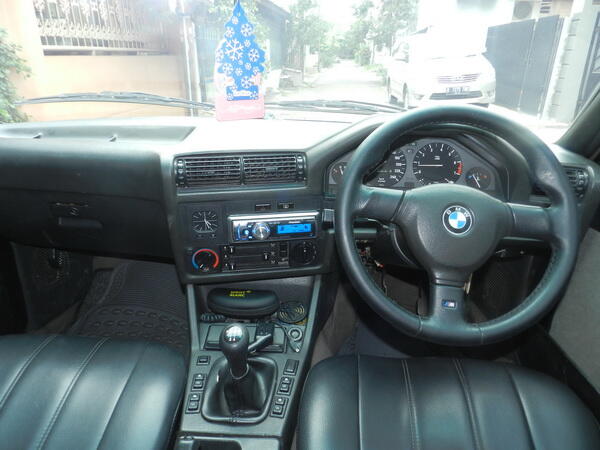 BMW 318i M40 E30 TAHUN 1990