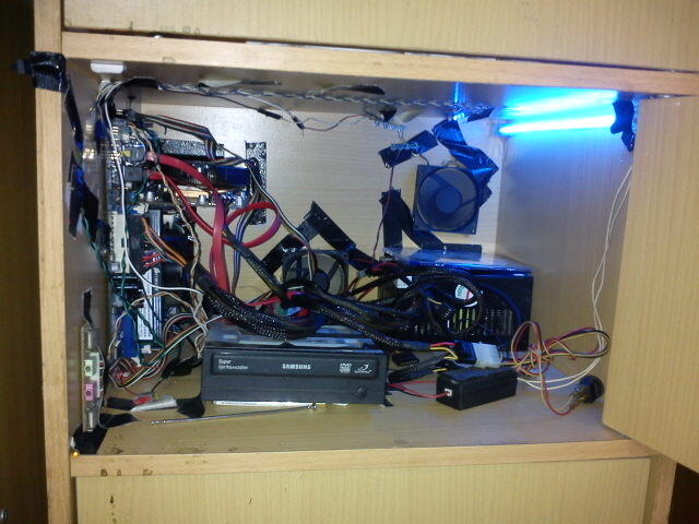 meja kompi ane gan(coba cari cpu nya)