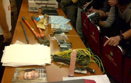 &#91;Dildo Waw&#93;Pistol dan Dildo Jadi Barang Bukti Penculikan Anak Nassar