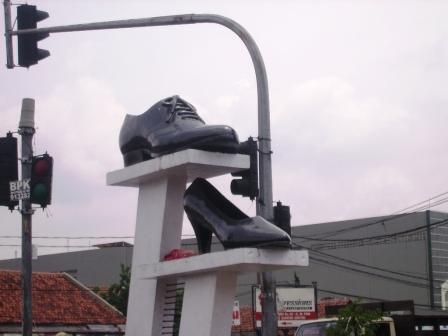 Ternyata Cibaduyut Bandung adalah kompleks belanja terpanjang se ASIA