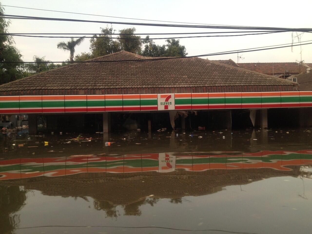 Foto - foto musibah banjir di sekitar pluit