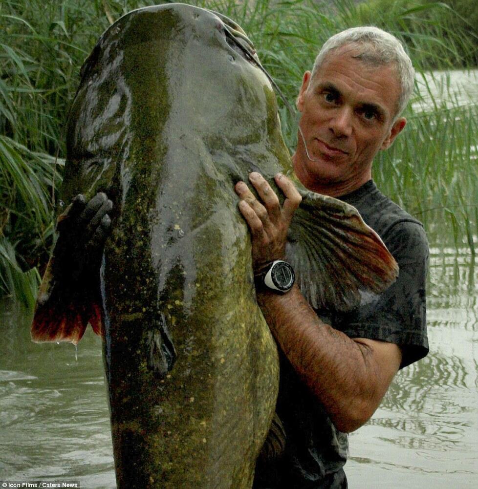 Jeremy Wade, pria yang DOYAN mancing ikan ikan MONSTER !!!