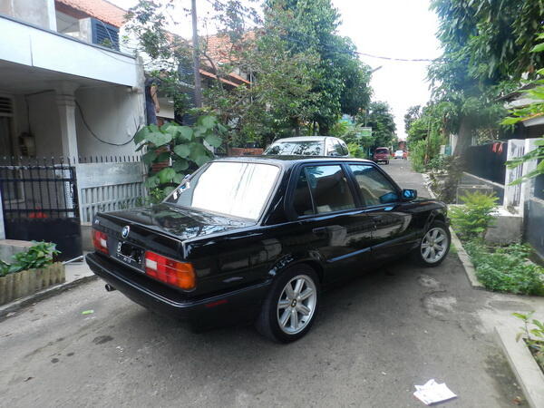 BMW 318i M40 E30 TAHUN 1990
