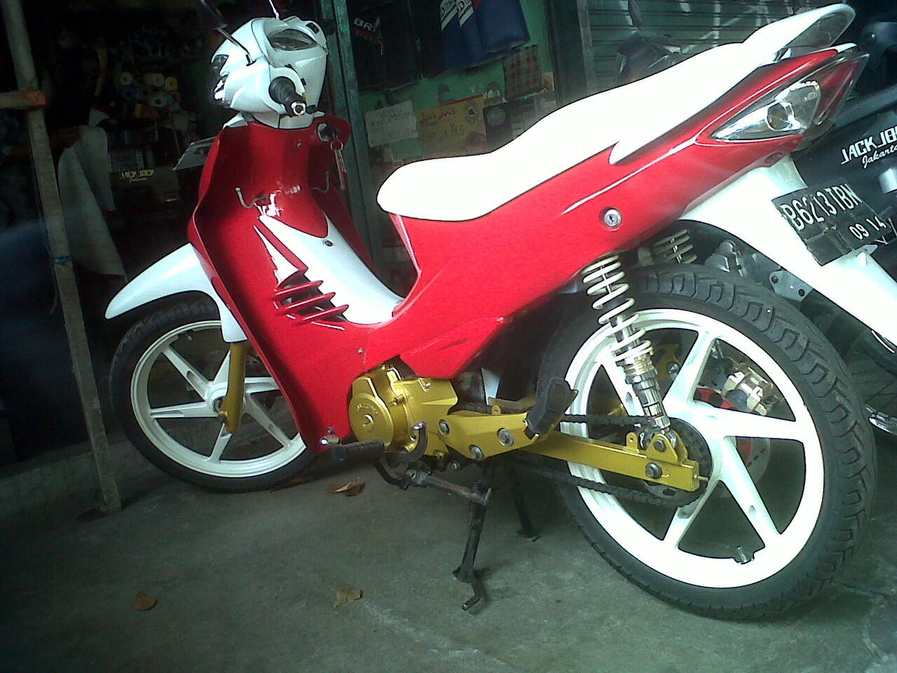 Cari Jual Motor Shogun 125 Th 2004 TERAWAT HABIS MODIFIKASI