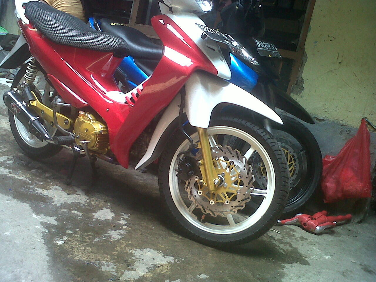 Cari Jual Motor Shogun 125 Th 2004 TERAWAT HABIS MODIFIKASI