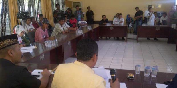&#91;BUKAN ACENG&#93; Bupati yang di demo warga karna penganiayaan