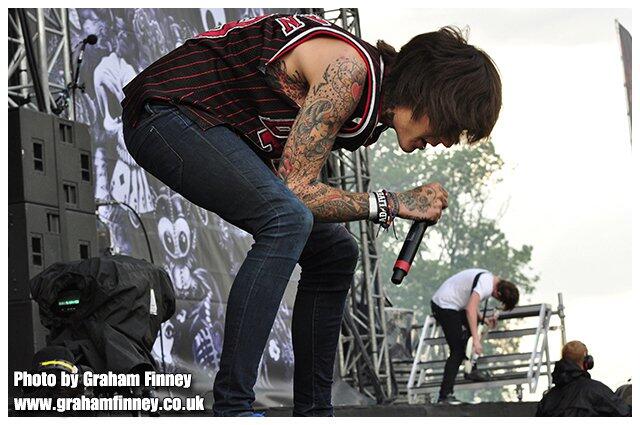 MITCH LUCKER ATAU OLIVER SYKES ?