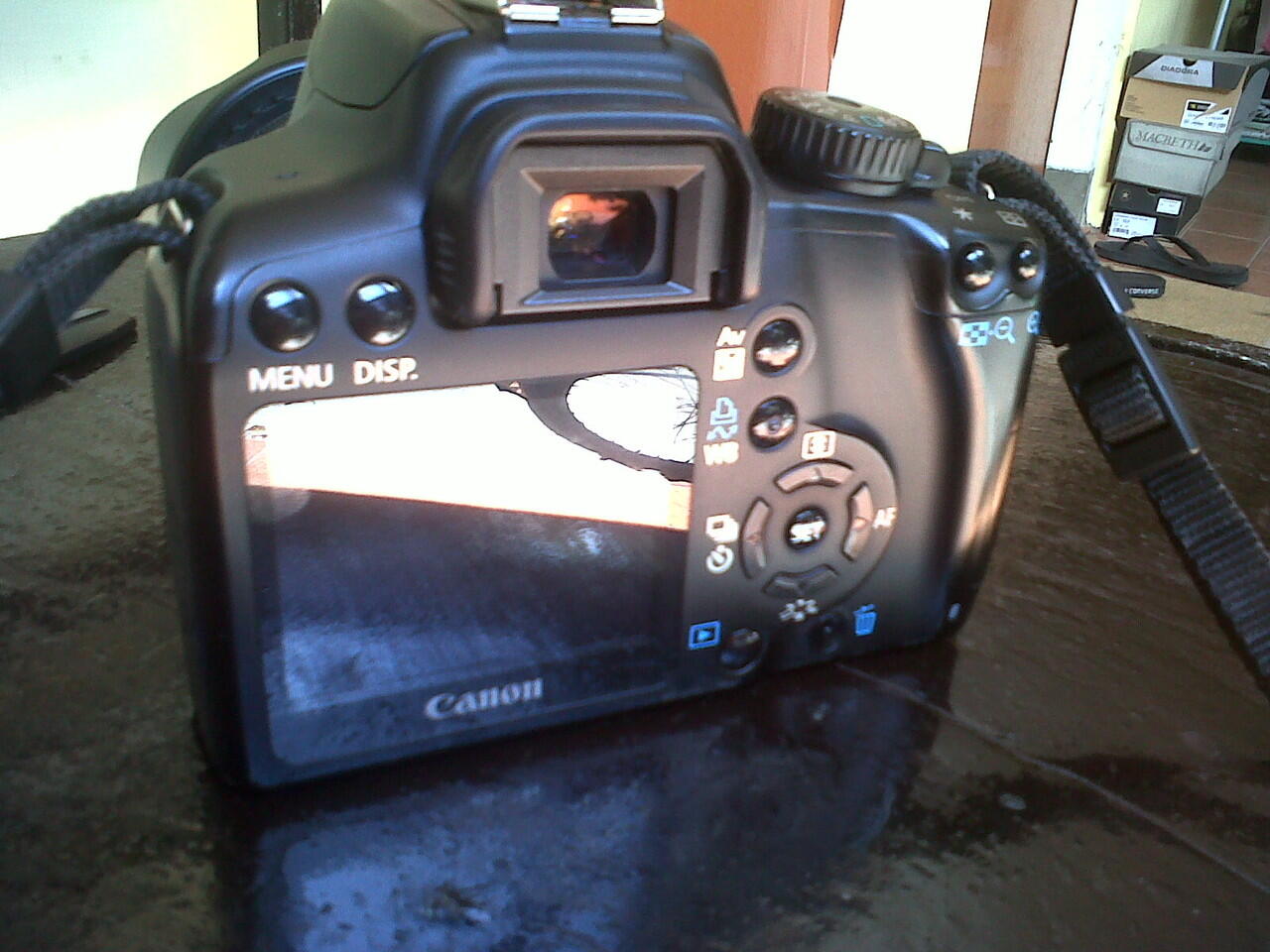 Canon 1000d EF-S 18-55 kit + hood + bag