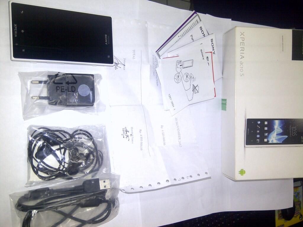 sony ericsson acro s lt26 white,mulus,garansi panjaang.murah boss
