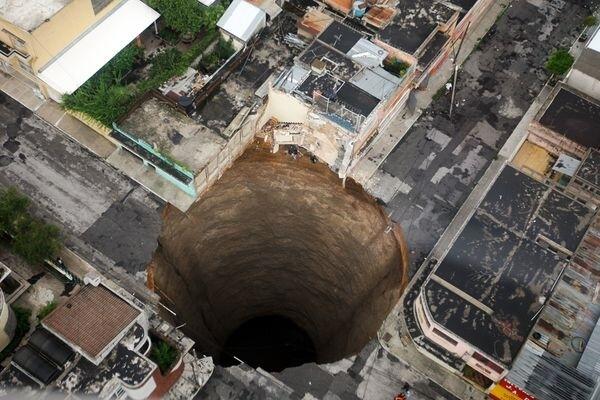 10 Sinkhole Terbesar di Dunia