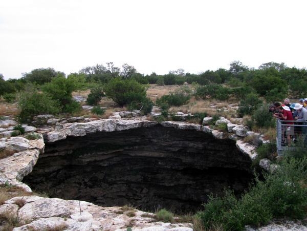 10 Sinkhole Terbesar di Dunia