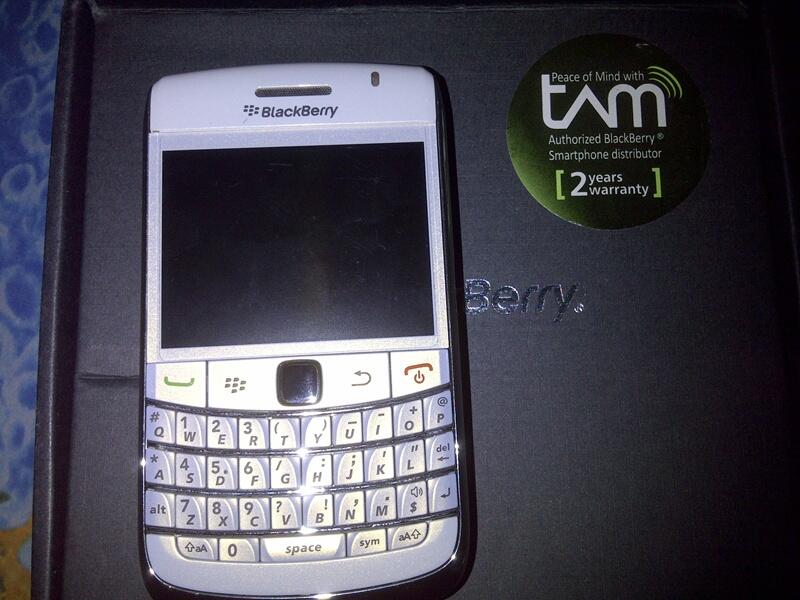 WTS: BLACKBERRY ONYX 1 / 9700 WHITE (SECOND) GARANSI TAM!!!!!!!!!!!!!