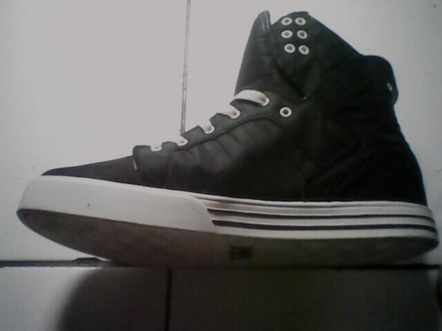 Sepatu supra skytop