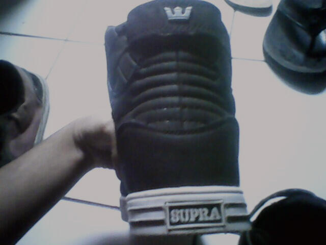 Sepatu supra skytop