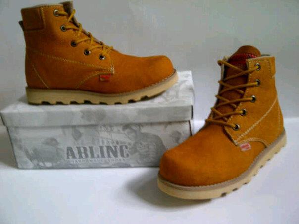 sepatu boots