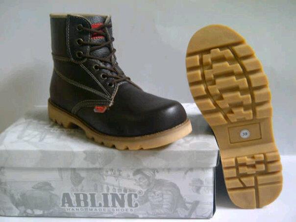 sepatu boots