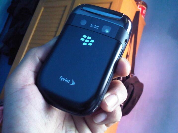 Dijual >> Blackberry Style 9670 cdma warna grey (Malang)