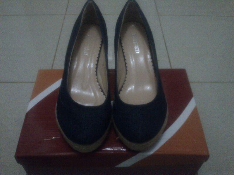 Sepatu Wedges Connexion