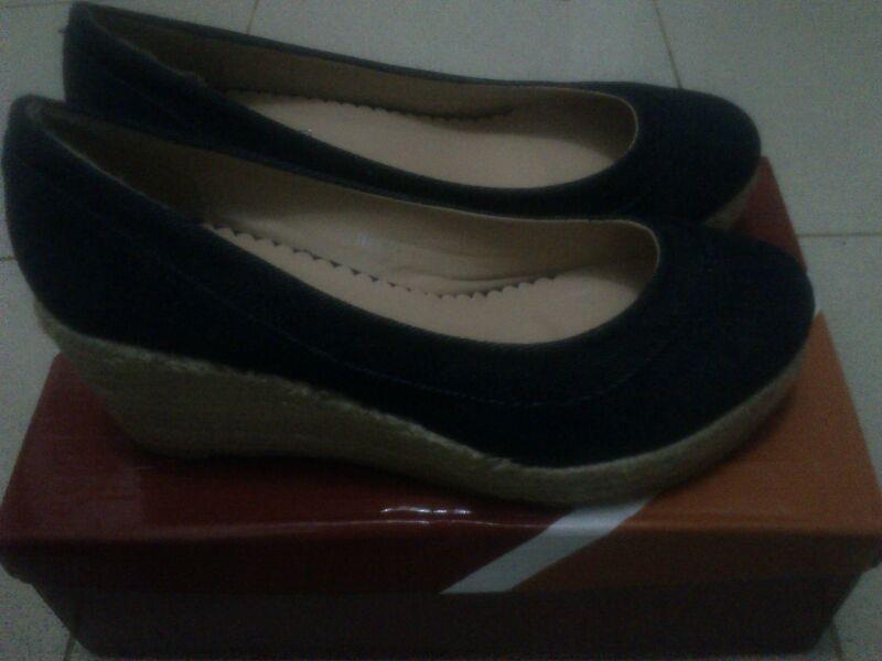 Sepatu Wedges Connexion