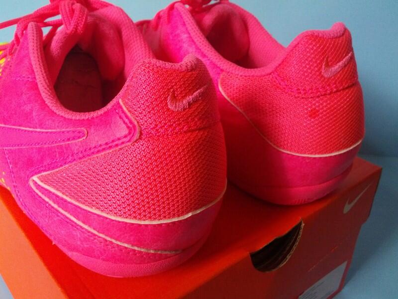 Terjual jual sepatu  futsal  New Nike  5 elastico  pink  flash 