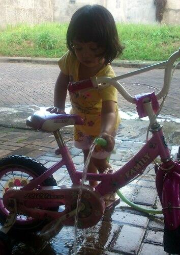 Sepeda Roda Tiga Merek FAMILY