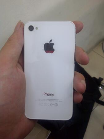 Jual Iphone 4S 32GB White FU kondisi 99% muluss harga boleh di aduu