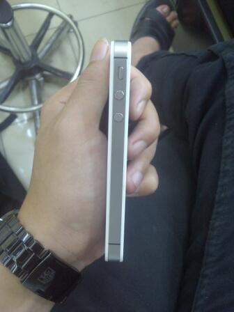 Jual Iphone 4S 32GB White FU kondisi 99% muluss harga boleh di aduu