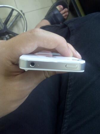 Jual Iphone 4S 32GB White FU kondisi 99% muluss harga boleh di aduu