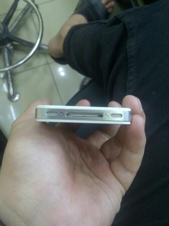 Jual Iphone 4S 32GB White FU kondisi 99% muluss harga boleh di aduu