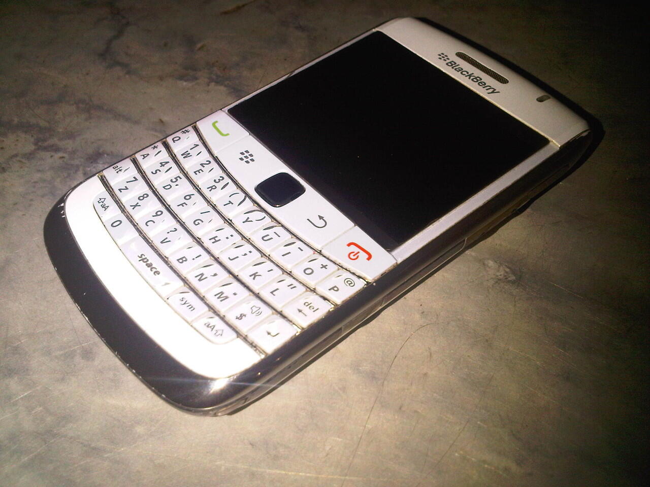 onyx 2 white semarang
