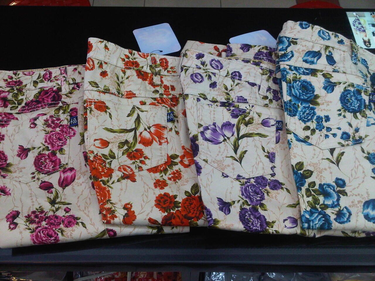 Terjual celana  wanita motif  bunga  terbaru kode 12290 size 