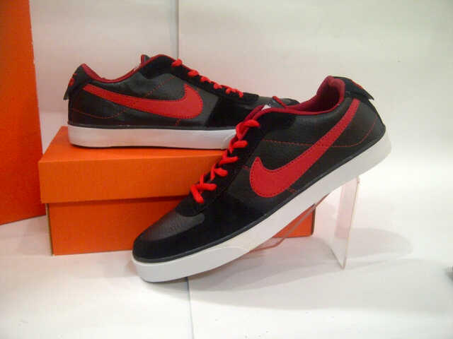 adidas~Nike~adidas~Nike~adidas~Nike~adidas~Nike~adidas~Nike~adidas~Nike~adidas~Nike