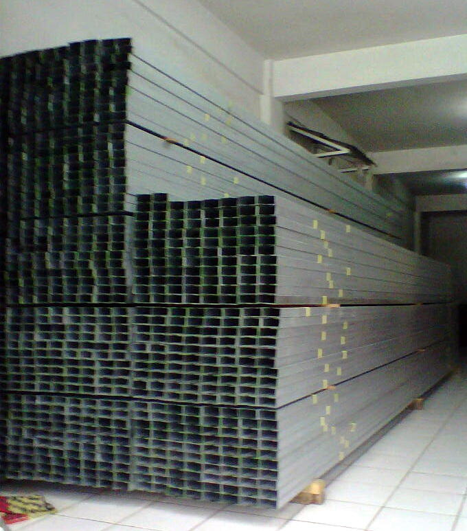 DISTRIBUTOR DAN APLIKATOR BAJA RINGAN