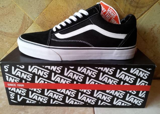 Vans Old Skool Blk/Wht Size 9.5 (PA) & 10.5 (IFC)