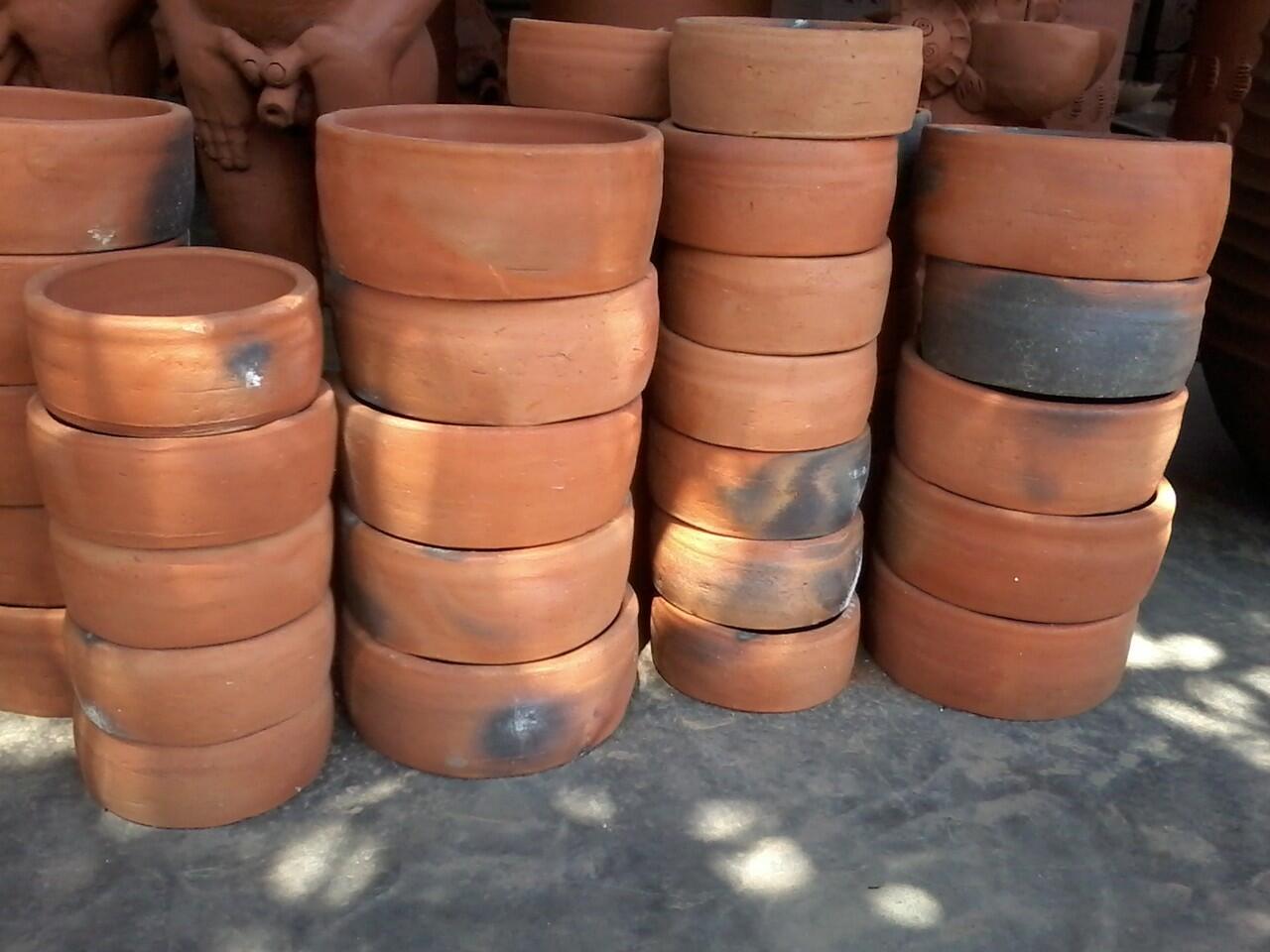 Tempat makan kelinci dan marmut, ayam juga bisa hehe