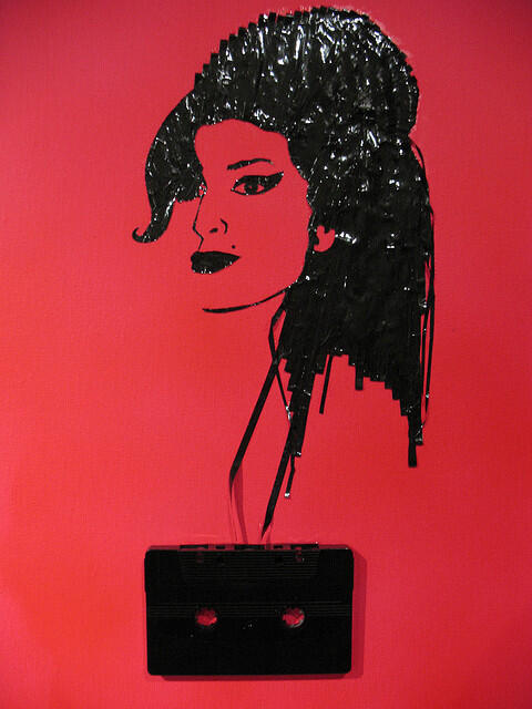 &#91;PICS&#93; Keren !!! karya seni yang terbuat dari gulungan kaset tape