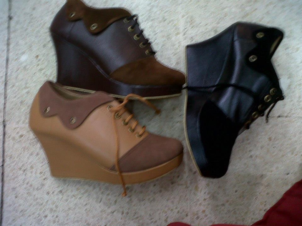 Wedges kulit motif