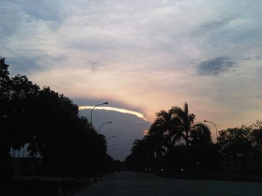 Awan Aneh di atas Jakarta (+Pic)