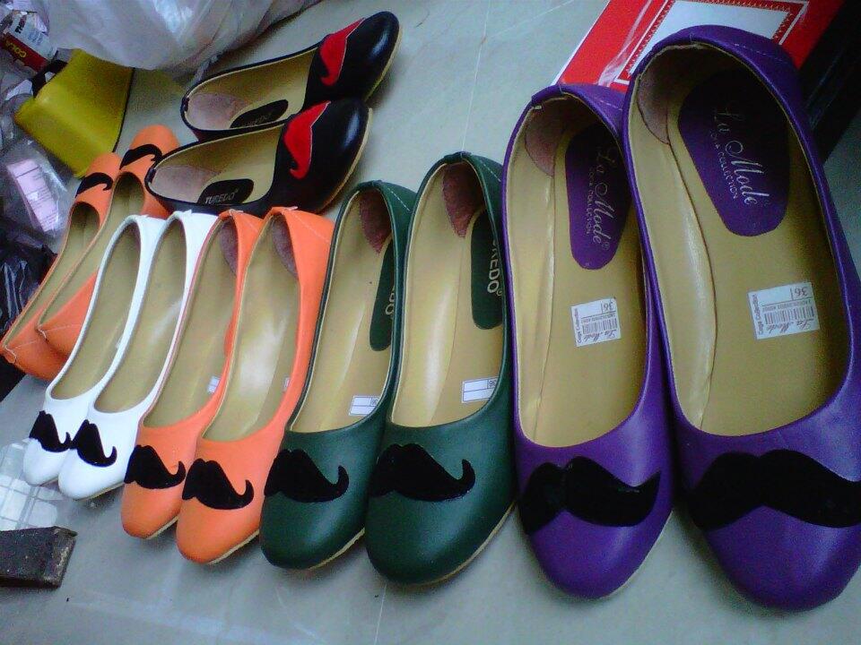 SEPATU KUMIS WARNA LENGKAP,HARGA TAERJANGKAU