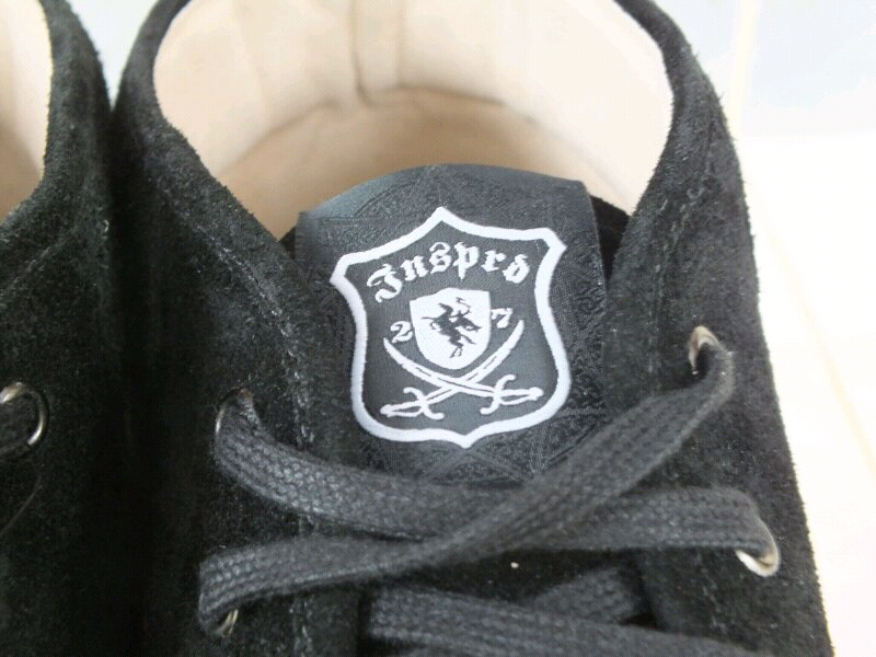 Sepatu Sneakers