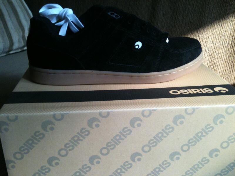 sepatu osiris