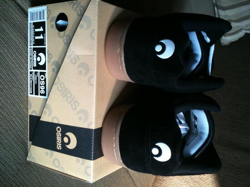 sepatu osiris