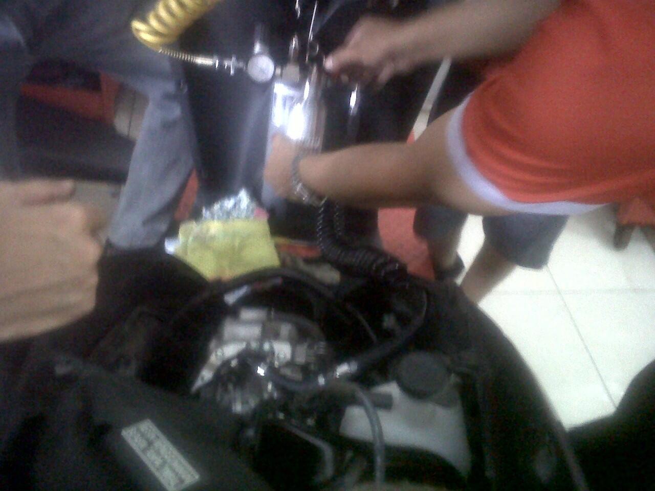 alat service kendaraan injection yamaha honda( injection cleaner tool set by WURTH )