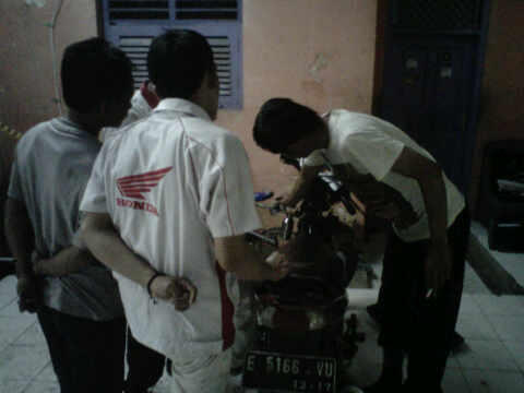 alat service kendaraan injection yamaha honda( injection cleaner tool set by WURTH )